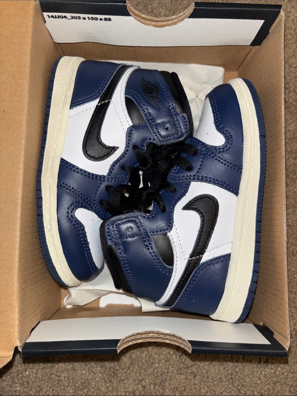 Like new. Nike Air Jordan Retro 1 High Kids Sneakers - Navy/White/Black size 8